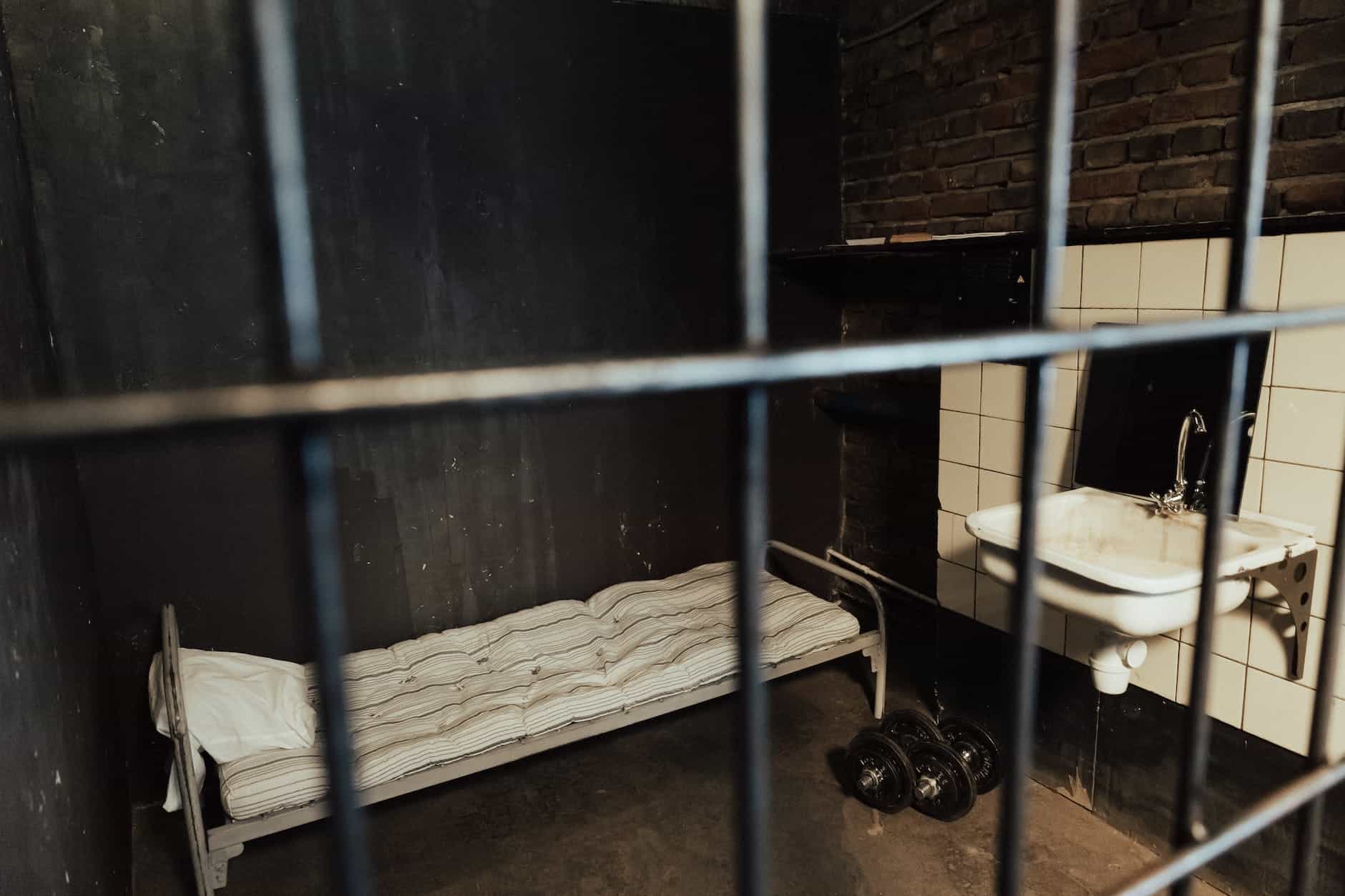 bed sink and dumbbells in cell